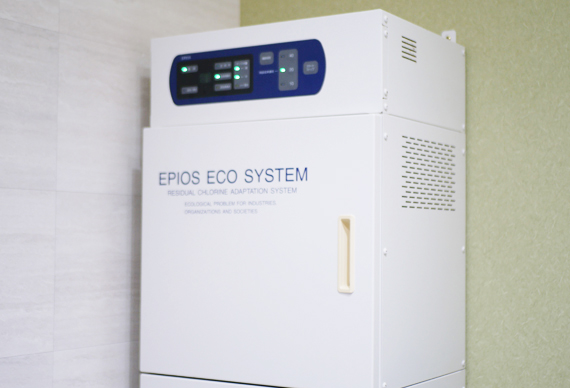 歯面清掃装置（エアフロー）と除菌水を採用